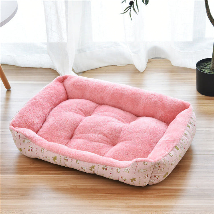Golden Retriever resting on autumn and winter cotton dog mat kennel pet supplies