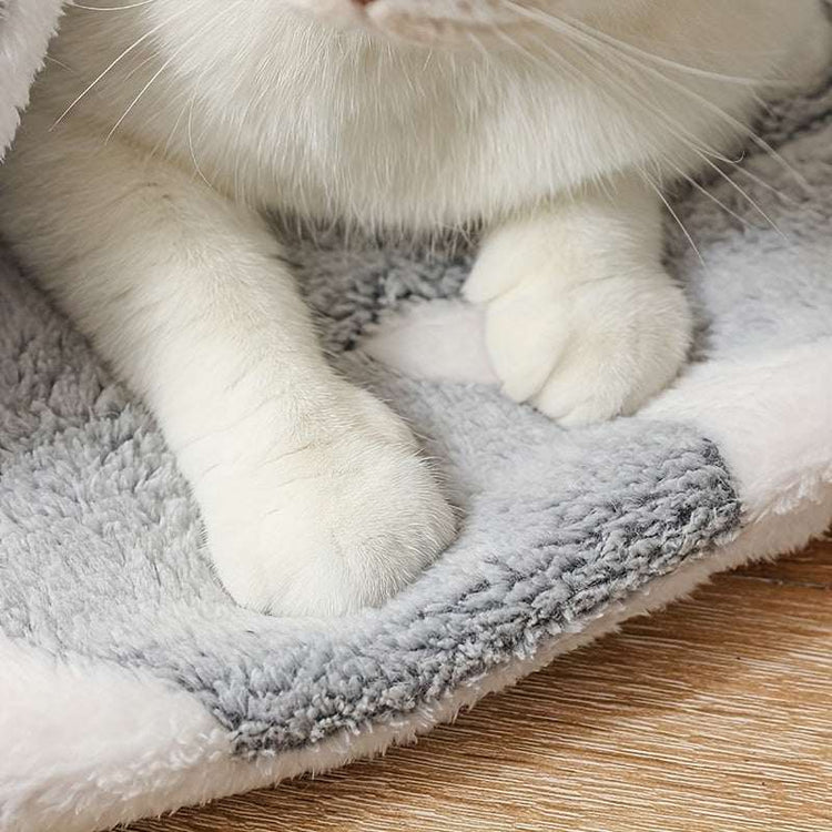 Soft self-warming cat bed mat with reversible fleece and non-slip backing for pets