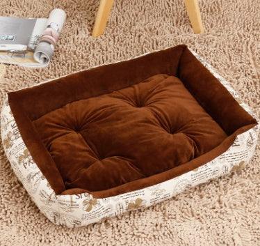 Golden Retriever lying on autumn winter cotton dog mat kennel pet supplies