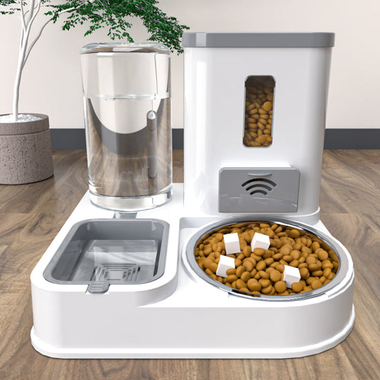 Universal pet feeding and drinking station bowl made of durable PP material