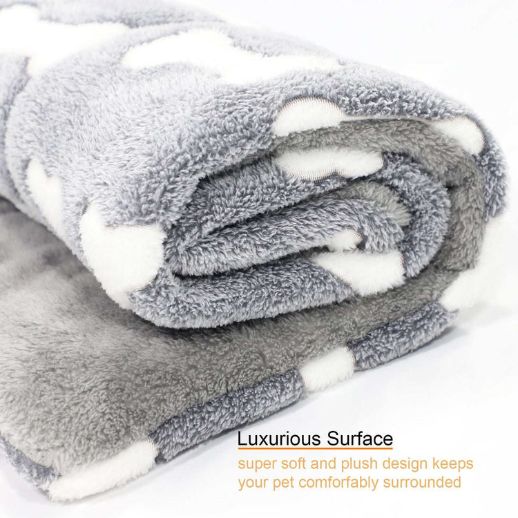Self-warming cat bed mat with soft coral velvet, reversible fleece, and non-slip backing for dogs and cats