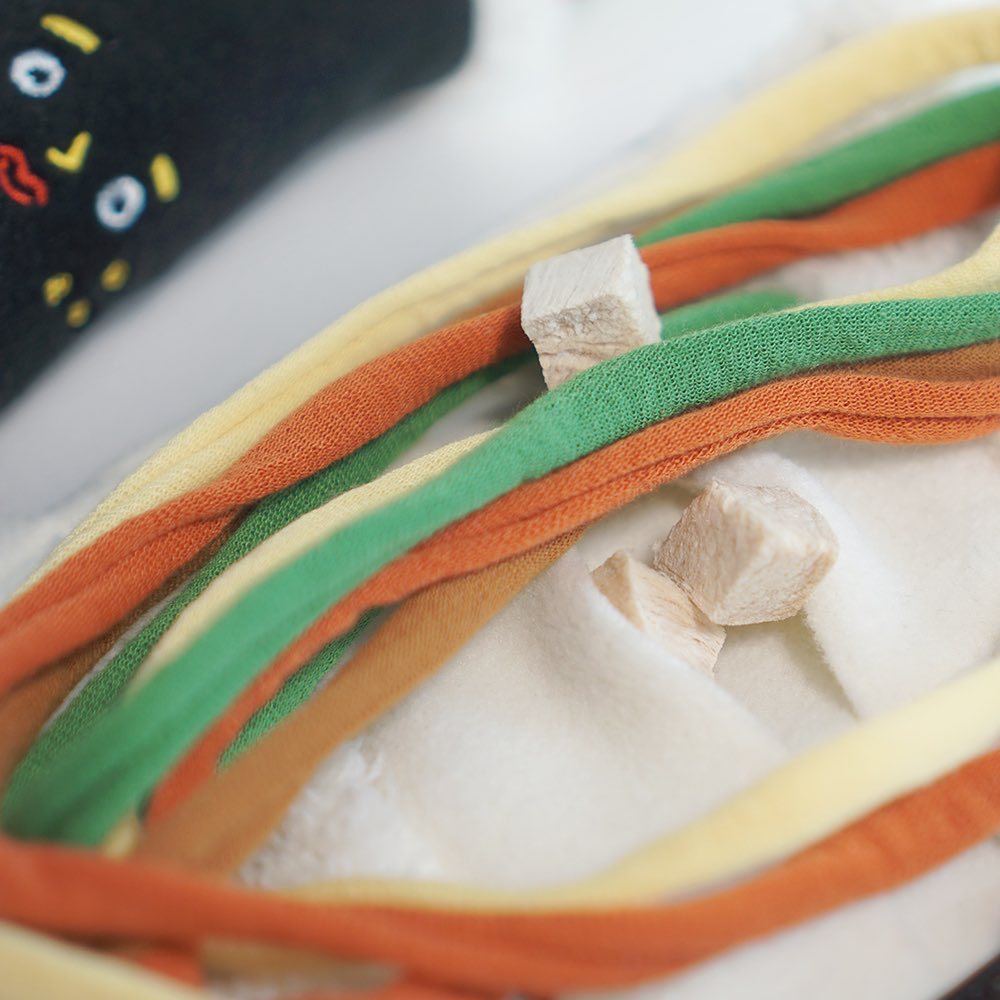 Plush Tibetan pet hidden food toys shaped like seaweed rice snacks