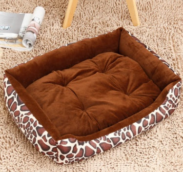 Kennel pet supplies large dog pet nest with Golden Retriever on cotton dog mat autumn winter